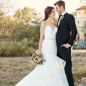 NEW w/tag Essence of Australia Wedding Dress D2027